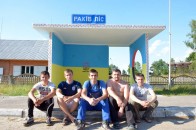 На Волині молодь патріотично розфарбувала зупинку