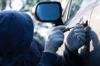 Неповнолітній рівнянин викрав авто у волинянина