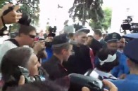 Мітинг матерів під Верховною Радою переріс у скандал ВІДЕО