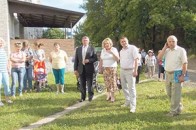 У Луцьку ремонтують ще одну прибудинкову територію