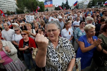 Губарєв пообіцяв дійти до Києва, а донеччани під прапорами СРСР і Росії кричали «Ура», - мітинг у Донецьку