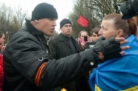 У Дніпропетровську зірвали мітинг сепаратистів, а їх координатора облили зеленкою ВІДЕО