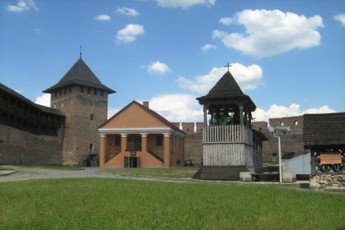 Лучан закликають пікетувати виконком через літнє кафе