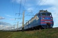 Біля Луцька вантажний поїзд ледь не збив людину