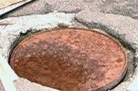 Через забиту каналізацію лучан затоплює нечистотами