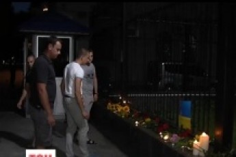 Українці вшанували пам'ять загиблих у метро під російським посольством ВІДЕО