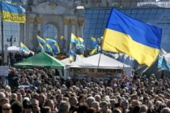 На Майдані збирається віче: обговорять воєнний стан і олігархів при владі