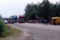 На Волині другий день поспіль родичі мобілізованих перекривають міжнародну трасу ВІДЕО