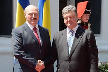 Лукашенко пообіцяв поділитися бензином з Україною