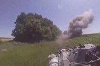 Український БТР підірвався на міні ВІДЕО