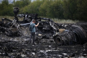Розслідування авіакатастрофи «Боїнга»: експерти перервали роботу через стрілянину ВІДЕО