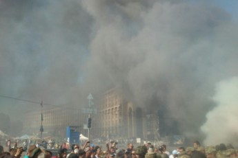 У Києві майданівці знову палять шини ВІДЕО