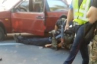 У Києві посеред дороги застрелили чоловіка, - очевидці ВІДЕО