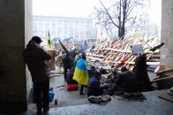 За ніч на Майдані виросли дві нові барикади ВІДЕО
