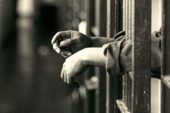 Сина громадського активіста при УМВС засудили за хуліганство, зброю та наркотики
