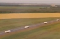 Як «путінська колона» прямує трасою до України ВІДЕО