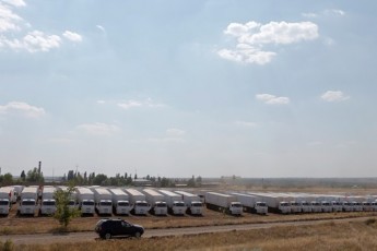 КамАЗи з «гуманітаркою» РФ зупинились за 20 км від Луганщини ФОТО