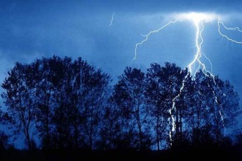 На Волині жінка вижила після удару блискавки