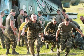 Як медики в бойових умовах працюють в зоні АТО ВІДЕО