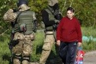 Мешканці Донбасу зустрічають Нацгвардію зі сльозами ВІДЕО