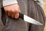 Батько трьох дітей мало не зарізав свою дружину