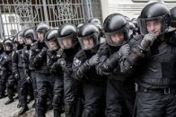 «Беркутівці» в повній амуніції прибули охороняти Гунчика від революціонерів