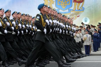 Історія парадів на День Незалежності. Як це було ВІДЕО