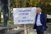 Російський адвокат провів одиничний пікет і закликав захистити країну від телехунти ВІДЕО