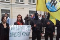 Під АП мітинг: вимагають відправити підкріплення в Іловайськ ВІДЕО