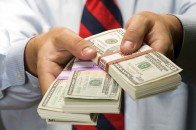 Українцям обмежили видачу валютних кредитів
