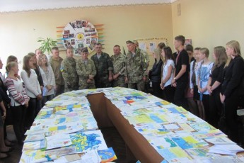 Луцькі школярі написали листи солдатам