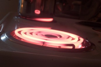 Аби довести свою невинуватість товаришу «по чарці», волинянин сів на розпечену електроплитку