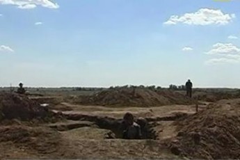 Між Херсонщиною та Кримом копають протитанкові рови ВІДЕО