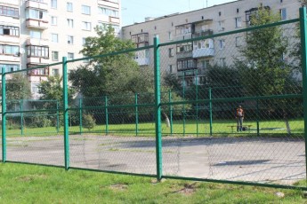 У Луцьку вандали пошкодили новий спортивний майданчик ФОТО
