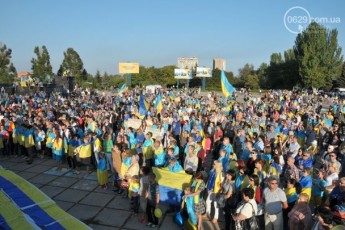 У Маріуполі пройшов мітинг на підтримку єдності України ВІДЕО