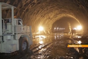 В Карпатах будують найсучасніший двоколійний залізничний тунель ВІДЕО