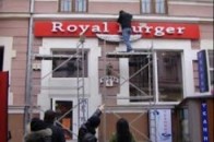Лучани протестують проти іноземних вивісок