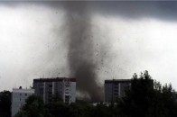 На Рівненщині вирує смерч ВІДЕО