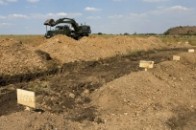 Під Донецьком знайдено стихійне захоронення із написом «загинули за путінську брехню» ВІДЕО