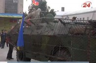 Луцькі волонтери відремонтували для бійців броньовик ВІДЕО