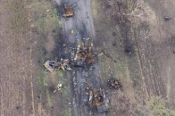 ЗМІ показали розбиту колону української військової техніки під Новоазовськом ВІДЕО