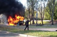 У Донецьку в зупинку влучив снаряд: загинули восьмеро людей ВІДЕО