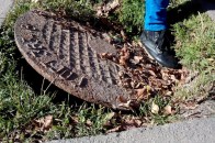Аварійний люк, в який втрапила жінка з Волині, досі не полагодили