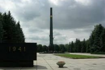 На Луцькому меморіалі хочуть демонтувати символи тоталітарного режиму