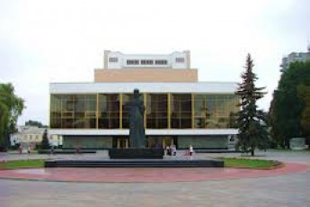 Волинському театру купили авто за 350 тисяч