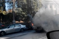 Під Радою у Києві спалахнув джип ВІДЕО