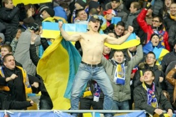 У Білорусі сотню українських уболівальників затримали за пісню про Путіна ВІДЕО