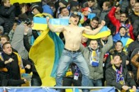 У Білорусі сотню українських уболівальників затримали за пісню про Путіна ВІДЕО