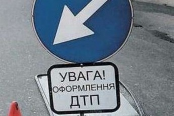 ДТП у Луцьку: «Мазда» в’їхала в хлібовоз