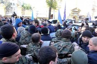 У Києві родичі полонених військових пікетують Адміністрацію ВІДЕО
